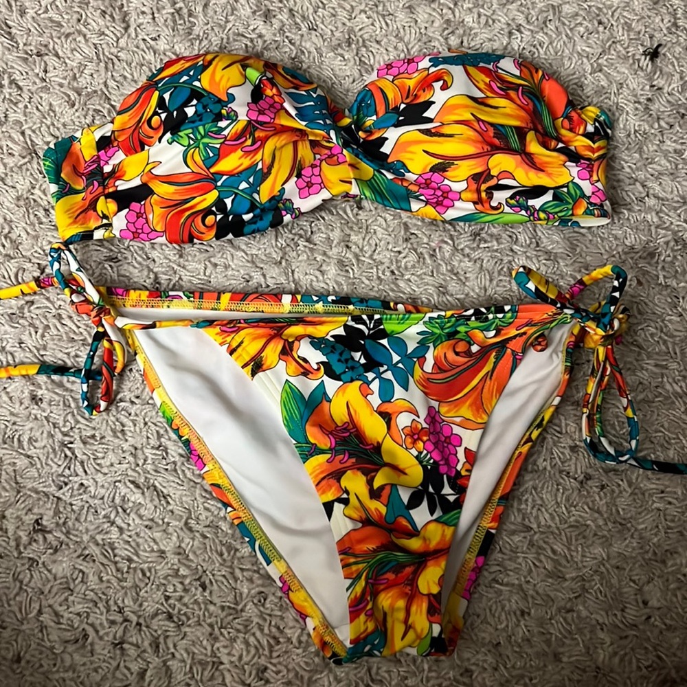 Victoria’s Secret bikini